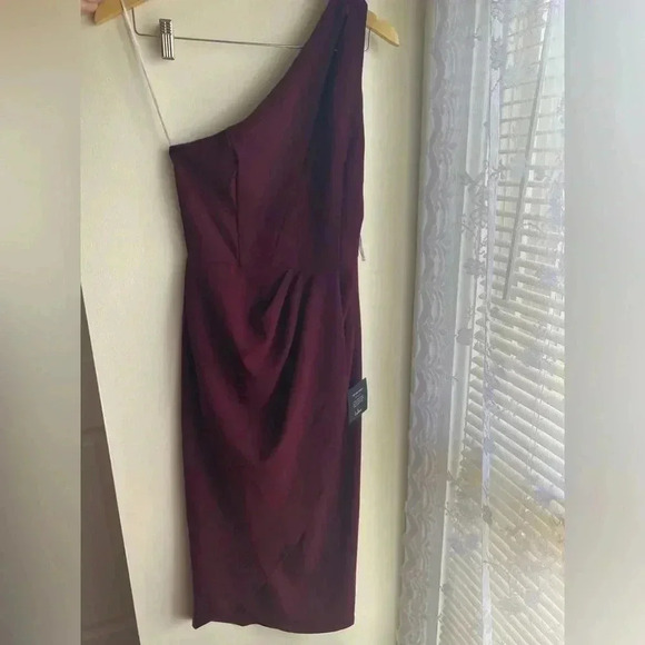 NWT Enchanting Essence Burgundy One-Shoulder Cutout Tulip Mini Dress Size Small - Picture 7 of 15